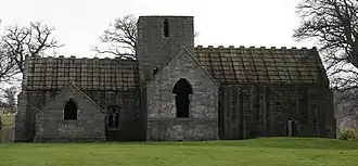 Dunglass Collegiate Church, gezien vanuit het noorden.
