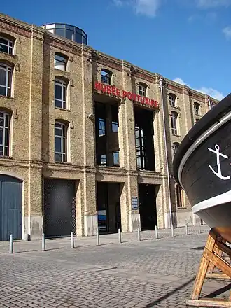 Het binnengedeelte van het Havenmuseum in het oude tabakspakhuis
