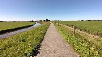 De Dijkvaart ten noorden van Kleine Wiske, drie kilometer ten oosten van Hindeloopen