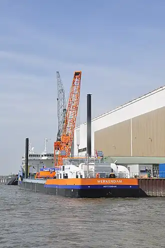 De WERKENDAM voor de wal bij de werf in Hardinxveld-Giessendam