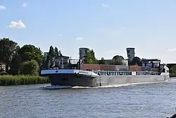 per binnenschip ......