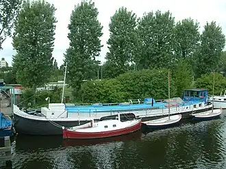 Voor de wal in Overschie