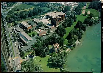 Luchtfoto van het museum (1972)