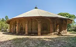 Typische ronde kerk bij Bahir Dar