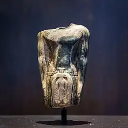 Torso van een beeld, mogelijk van Schorpioen II (ca. 3000 v. Chr.), Staatliches Museum Ägyptischer Kunst