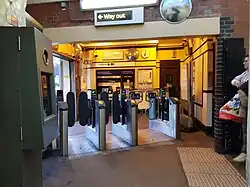 De stationshal aan de zuidkant van de sporen.