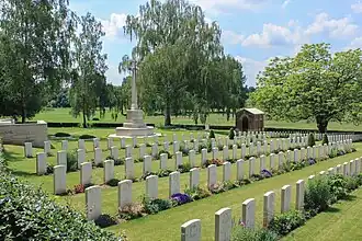 Begraafplaats en Cross of Sacrifice