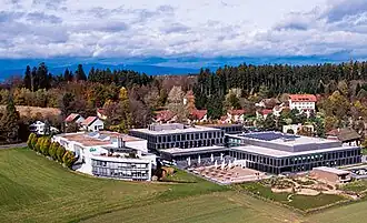 Luchtbeeld van de campus in Le Chalet-à-Gobet bij Lausanne