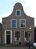 Huis met hoge klokgevel