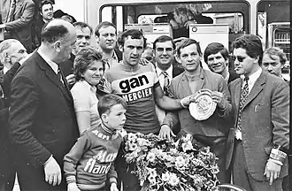 Eddy Peelman poseert na zijn overwinning in Gullegem Koerse.