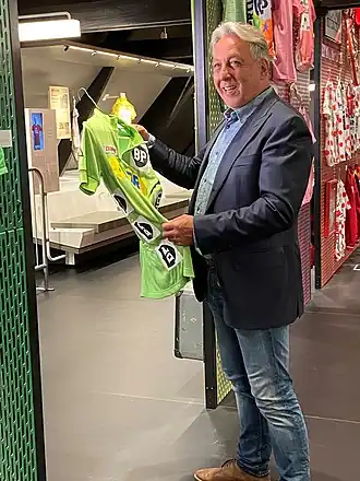 Eddy Planckaert poseert met zijn groene trui.