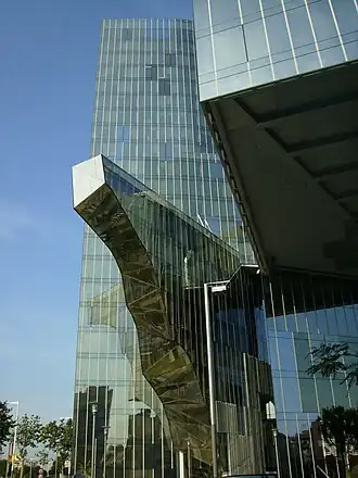 Torre Mare Nostrum in Barcelona, in 1999 ontworpen door Miralles & Tagliabue, hoofdkwartier van Naturgy