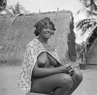 Een vrouw in Langetabbetje (1947)