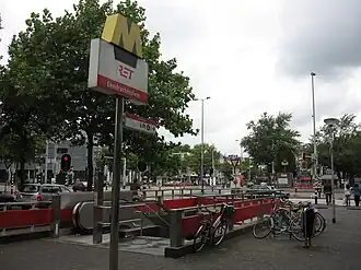 Ingang naar metrostation Eendrachtsplein.