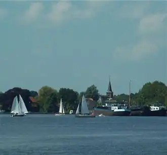 Zicht op de haven van Eernewoude
