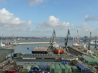 Eerste Werkhaven met dok 5 en 6 van Keppel Verolme