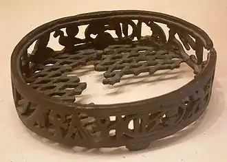 Koperen kolenbrander met cartouche van Cheti I Louvre