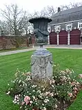 Kasteel Eijsden, tuinvaas en sokkel