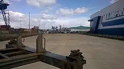 Twee stootblokken aan het einde van de lijn in Holtum-Noord