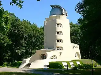 De Einsteintoren (1921) is een voorbeeld van expressionistische architectuur