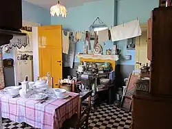 Woonkamer met Leuvense stoof