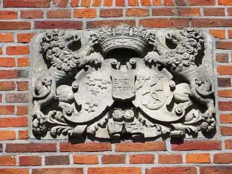 Geveltableau met wapen van de familie Alberda van Ekenstein