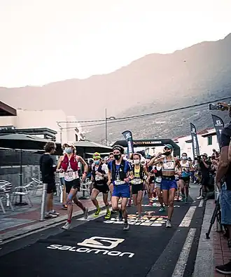 Nienke Brinkman en andere trailrunners starten in La Frontera, El Hierro de finale van de Golden Trail World Series van 2021.