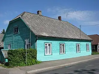 Houten huis in Tõrva