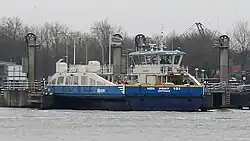 De elektrische veerpont NZK 101 Noordzeekanaal.