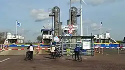 Bij Buitenhuizen waren twee elektrische veerponten aanwezig.