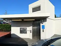 De lift aan de oostkant van het parkeerterrein