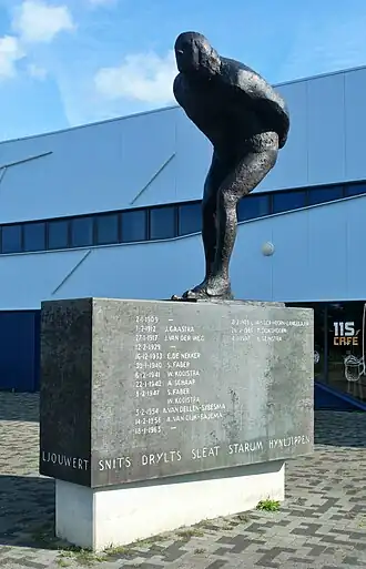 Elfstedenrijder, monument bij de Elfstedenhal (2024)