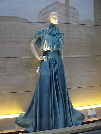 Een ontwerp van Elie Saab in een etalage in Beiroet