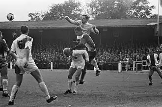 Elinkwijk-Telstar met de hoofdtribune op de achtergrond (1965)