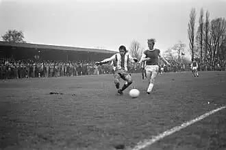 Kramer (rechts) met VVV in bekerduel tegen Elinkwijk, december 1972.