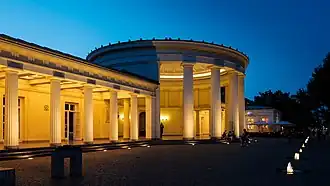 De Elisenbrunnen bij avond in 2019