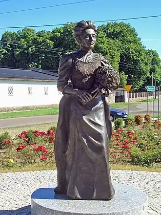 Elizabeth von Arnim-monument in Buk, Polen