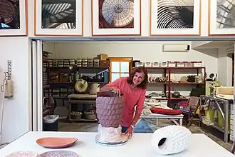 Ellen Spijkstra in haar atelier, 2020