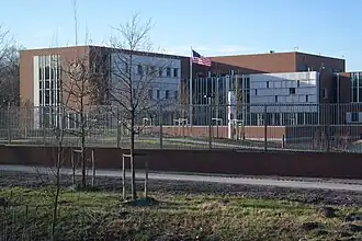 Het gebouw van de ambassade in Wassenaar