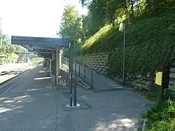 Afdak en helling bij het westelijke perron.