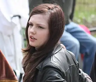 Emily Meade in 2009 op de set van Twelve