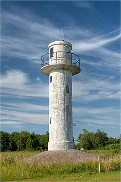 Vuurtoren aan de kust bij Rannaküla