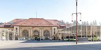 De ingang van het station in november 2018.