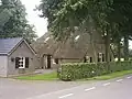Boerderij met rieten dak en zomerhuis