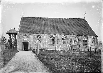 De voormalige hervormde kerk, afgebrand in 1903