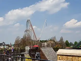 Achtbaan tijdens de bouw (mei 2019)