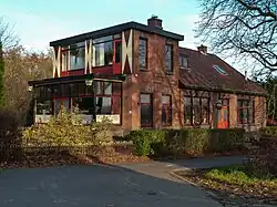 Stationskoffiehuis in de vorm van een locomotief (P. Bruiniers, 1927). Achtereenvolgens café Scholtens, Spoorzicht, Engelstede.