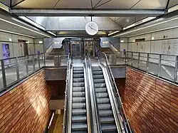 De stationshal gezien uit het oosten.