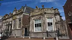Tuinkoepel (rechts) van het Snouck van Loosenhuis (links), Enkhuizen (1742)