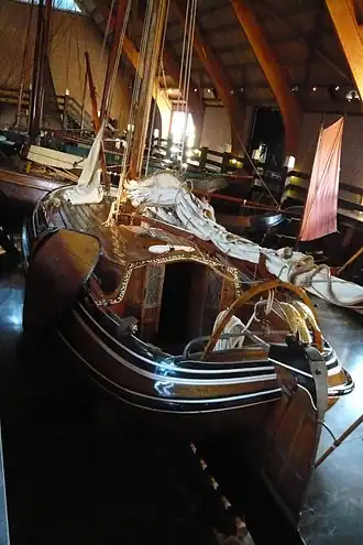 Schepenhal met boeier de Sperwer Was ooit eigendom van Merlin Minshall De voorloper van James Bond. Zie zijn boek "De Avonturier"